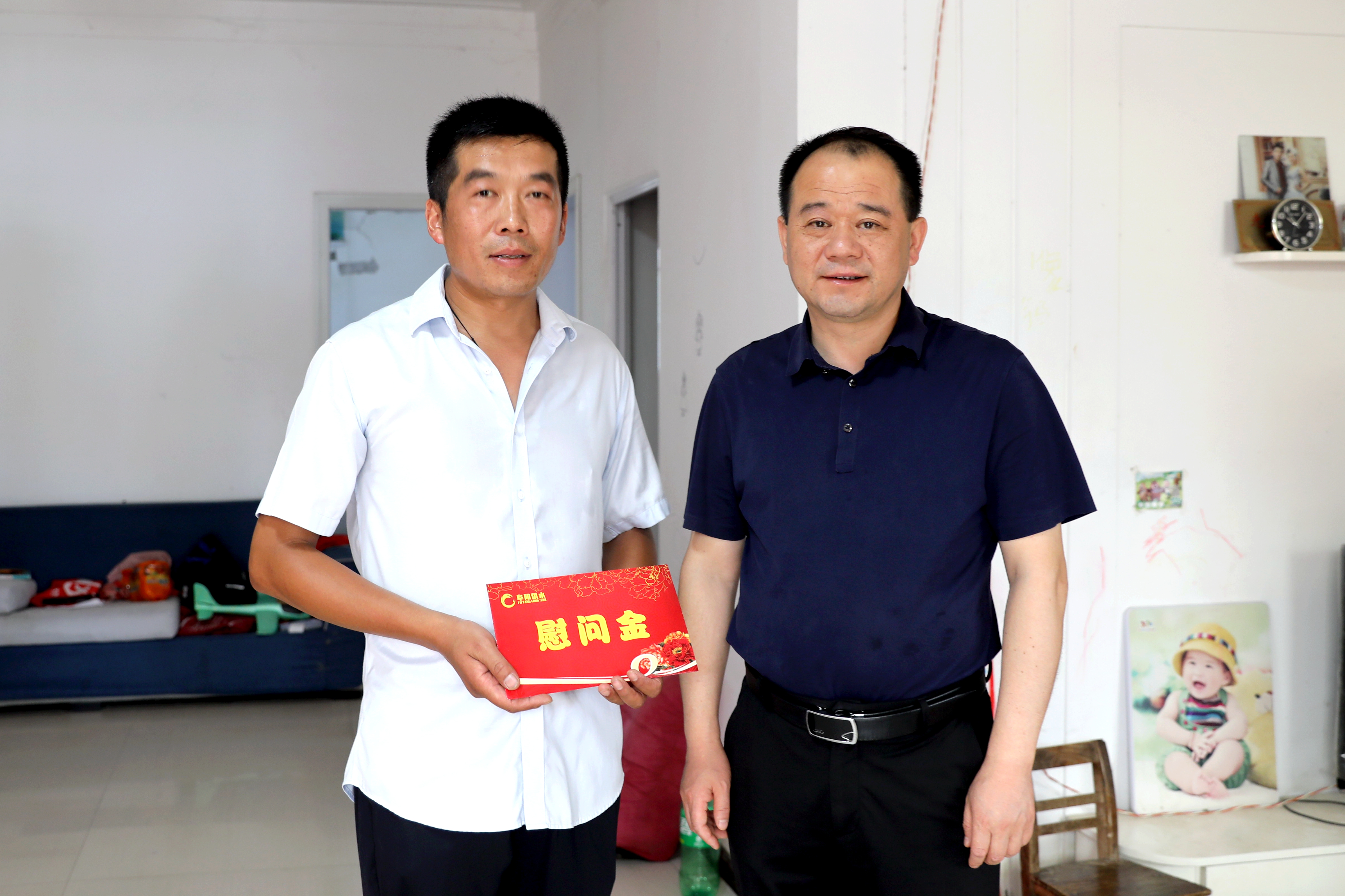 “七一”慰问暖人心 真挚关怀传党情