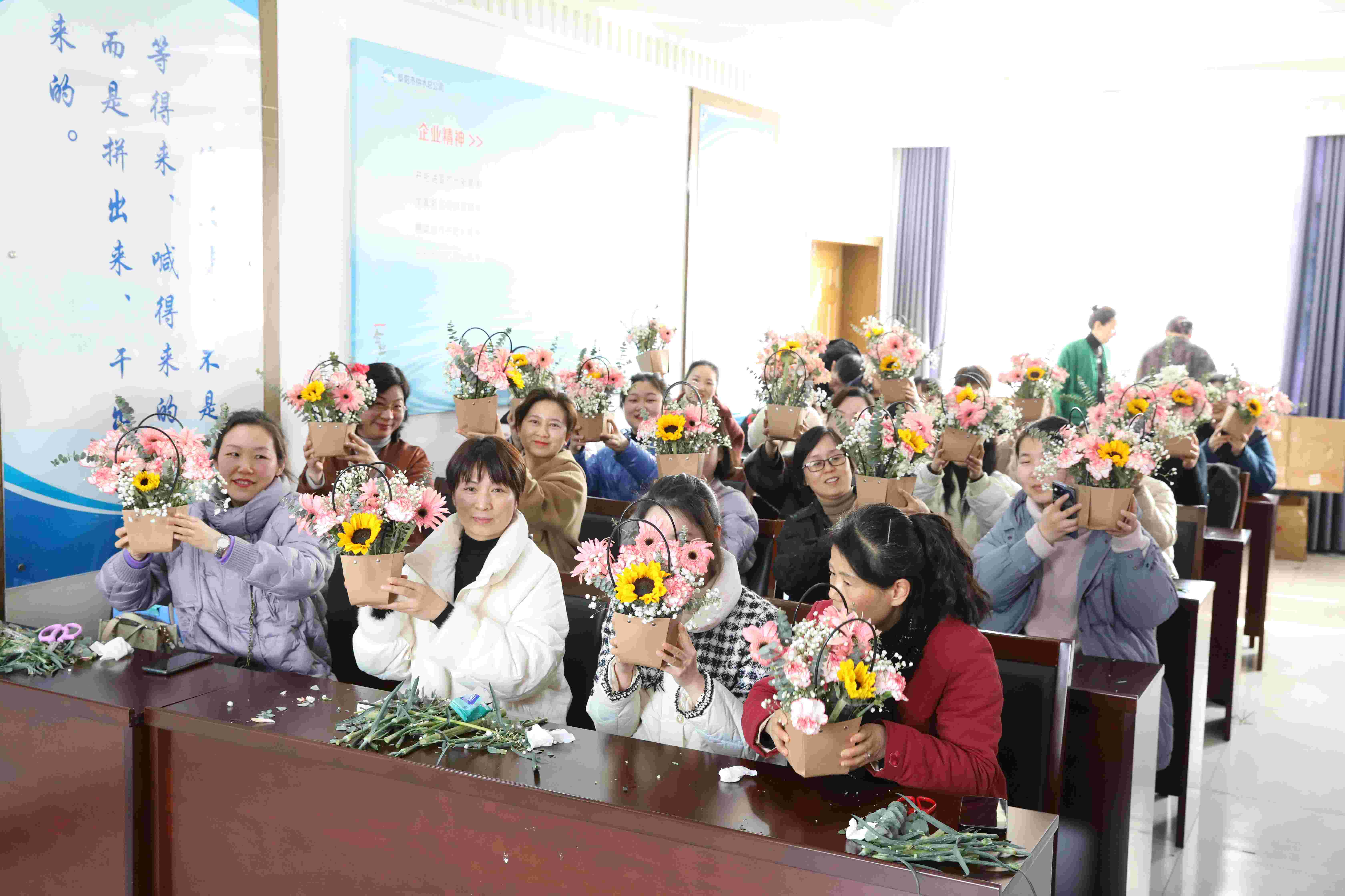 “心有繁花 一路芳华”—— 阜阳市供水有限公司“三八”节主题插花活动圆满举办